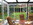 zweifarbiger Multiraum (braun, weiß) von innen mit Blick auf Garten, teilweise geöffnet, Dacheindeckung mit Stegplatten